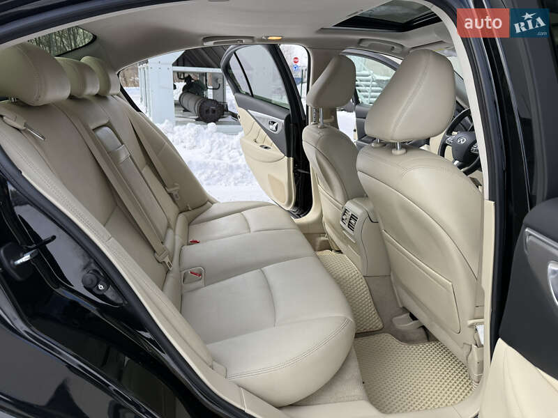 Седан Infiniti Q50 2017 в Киеве