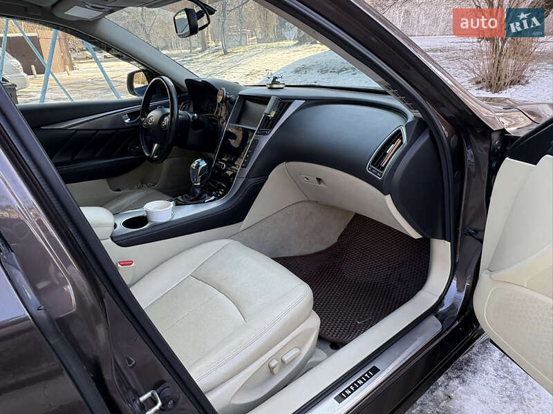 Седан Infiniti Q50 2014 в Киеве