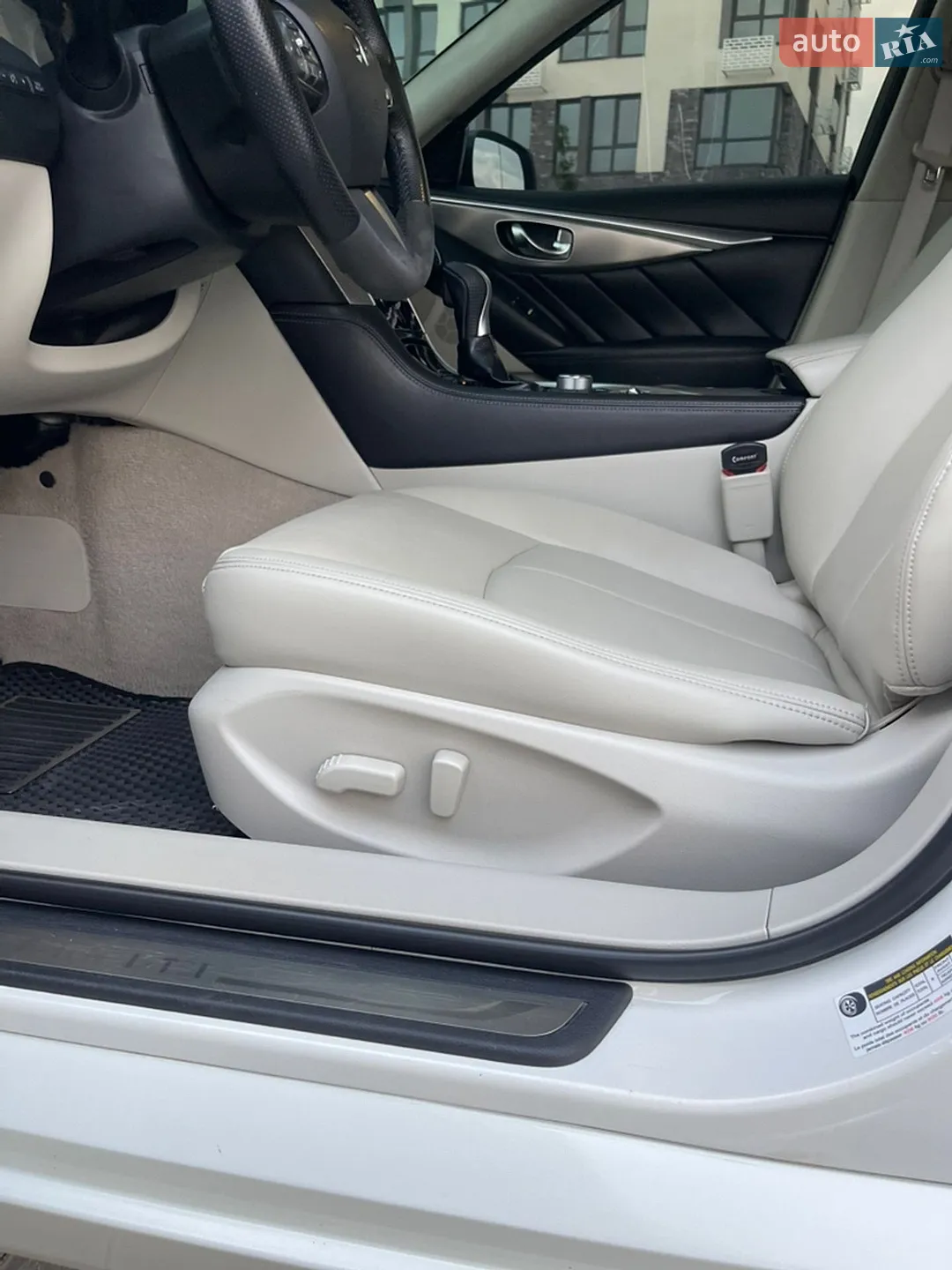 2015 Infiniti Q50 - мініатюра 31