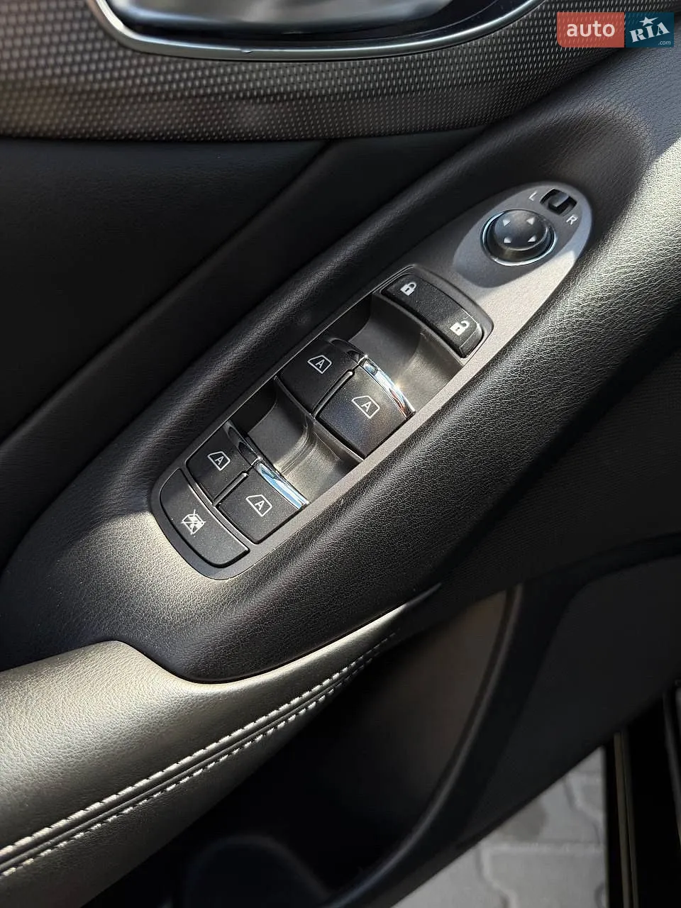 2014 Infiniti Q50 - мініатюра 16