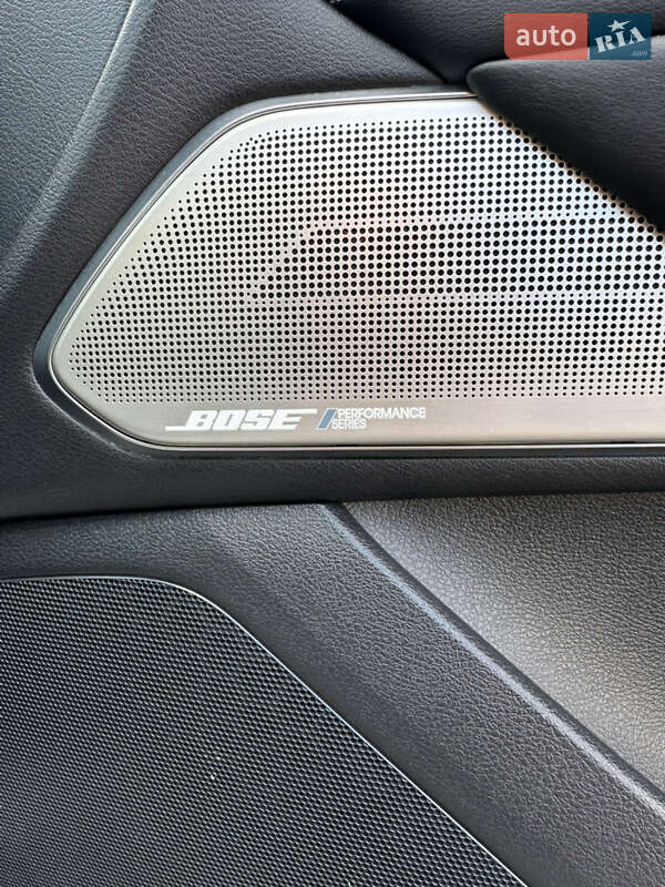 Купе Infiniti Q60 2016 в Києві фото 30 Купе Infiniti Q60 2016 в Києві