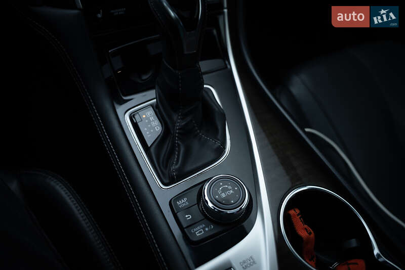 Купе Infiniti Q60 2016 в Києві фото 33 Купе Infiniti Q60 2016 в Києві