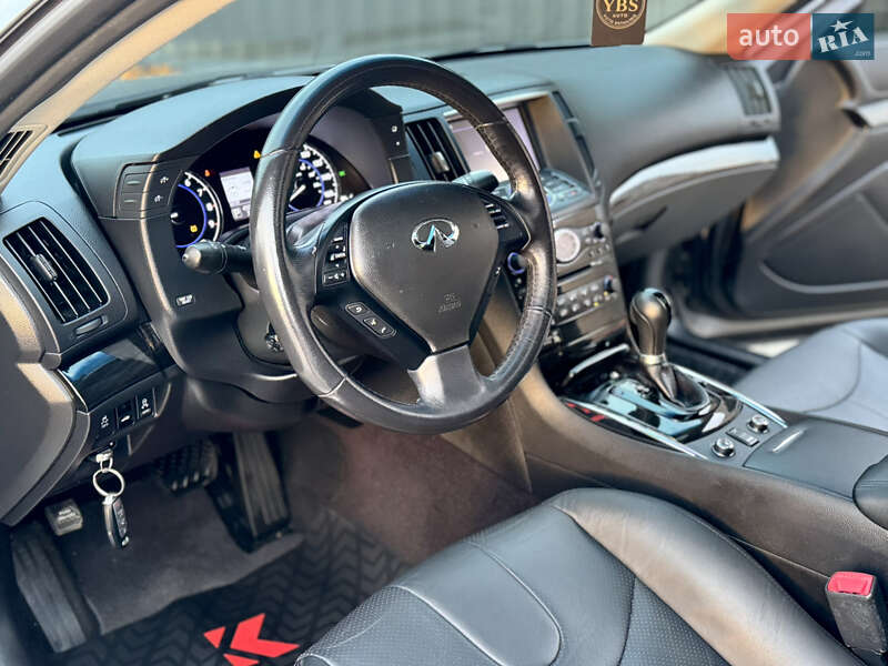 Купе Infiniti Q60 2015 в Виннице