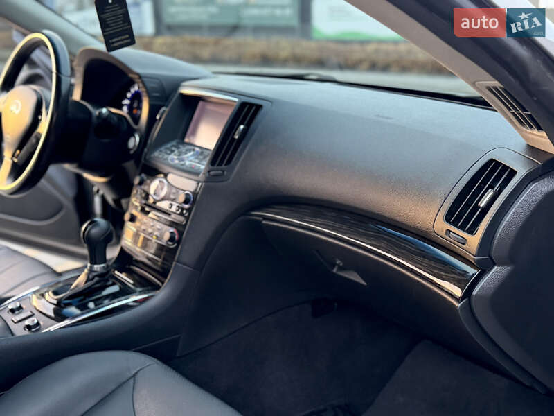 Купе Infiniti Q60 2015 в Виннице