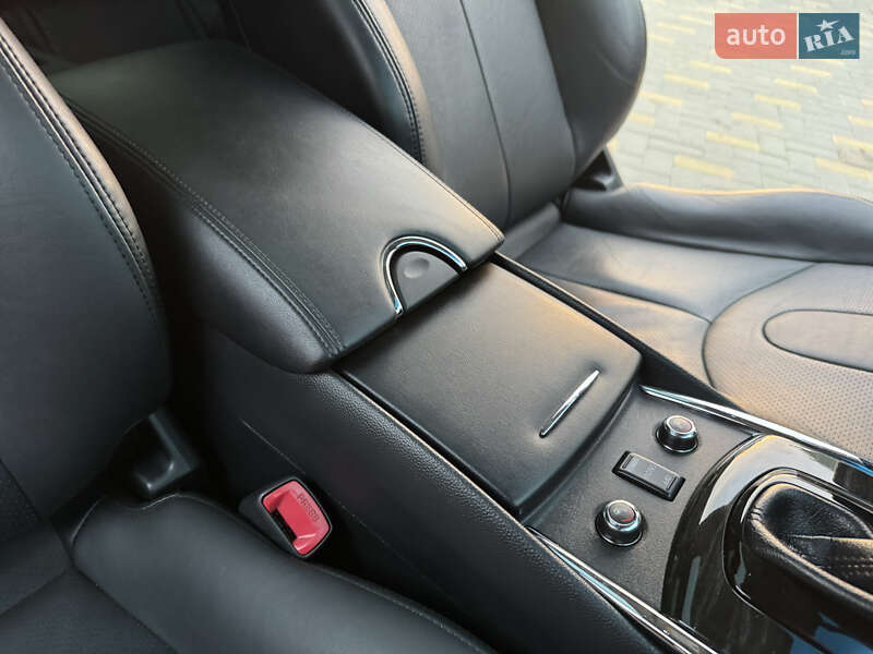 Купе Infiniti Q60 2015 в Виннице