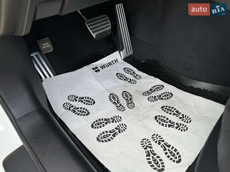 Купе Infiniti Q60 2017 в Киеве фото 78 Купе Infiniti Q60 2017 в Киеве