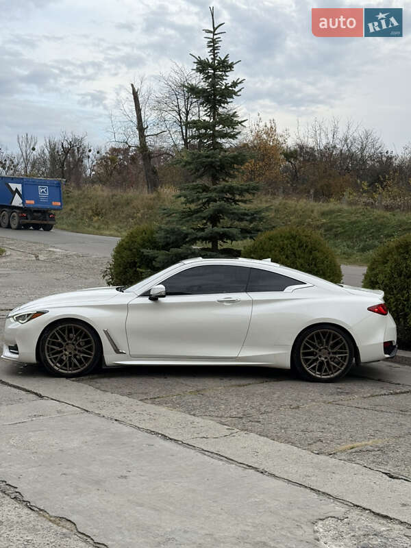 Купе Infiniti Q60 2016 в Новом Роздоле