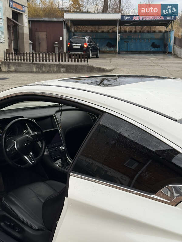 Купе Infiniti Q60 2016 в Новом Роздоле