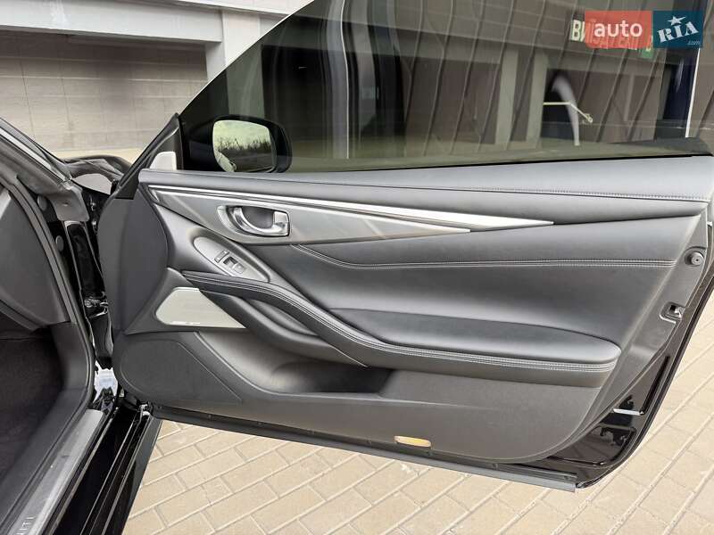 Купе Infiniti Q60 2020 в Киеве