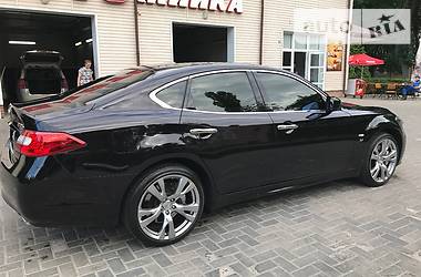 Седан Infiniti Q70 2014 в Кременчуге