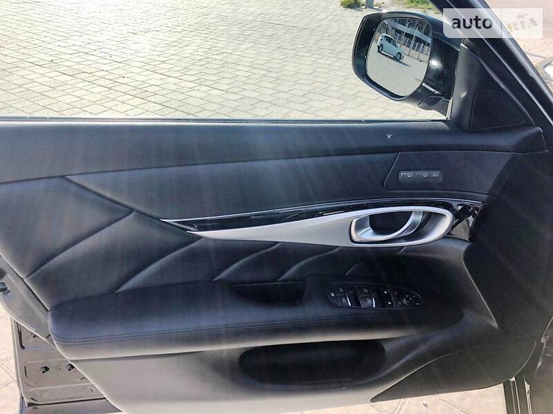 Седан Infiniti Q70 2014 в Львове