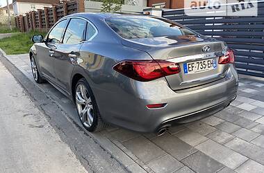 Седан Infiniti Q70 2016 в Киеве