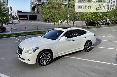 Седан Infiniti Q70 2014 в Києві