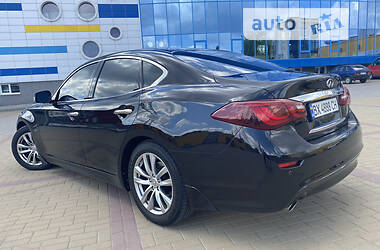 Седан Infiniti Q70 2018 в Хмельницком
