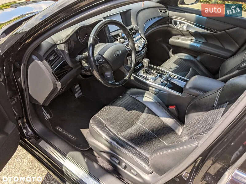 Седан Infiniti Q70 2015 в Львові