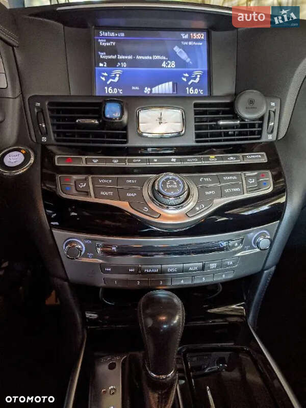 Седан Infiniti Q70 2015 в Львові