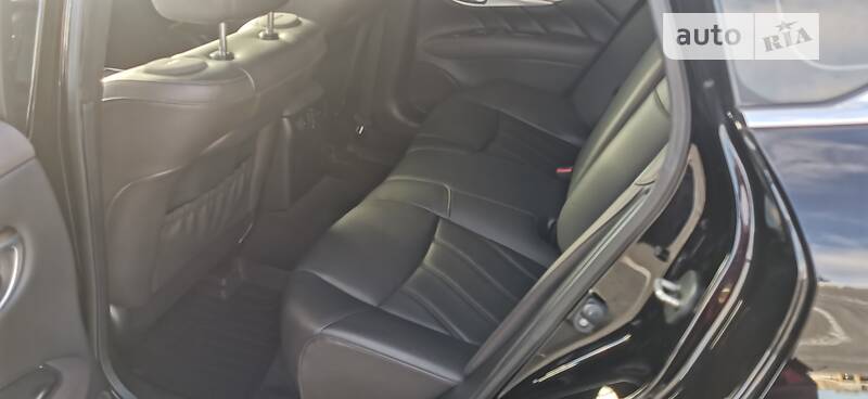 Седан Infiniti Q70 2015 в Києві фото 19 Седан Infiniti Q70 2015 в Києві