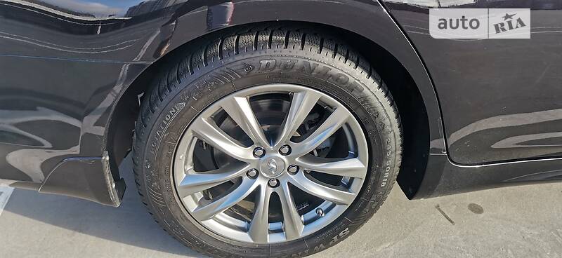 Седан Infiniti Q70 2015 в Києві фото 27 Седан Infiniti Q70 2015 в Києві