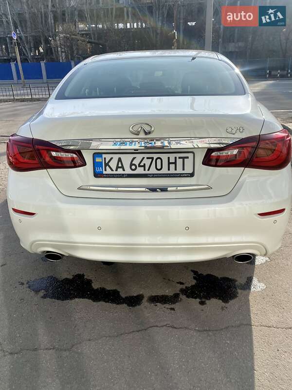Седан Infiniti Q70 2016 в Днепре