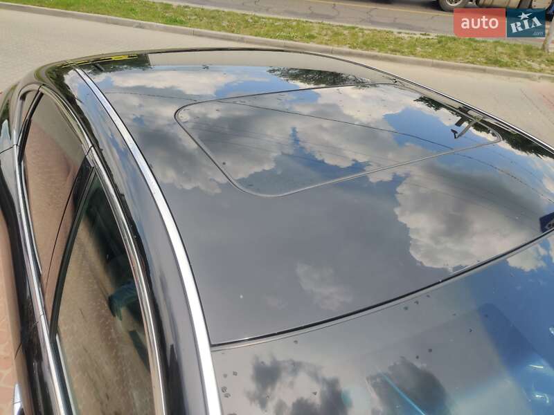 Седан Infiniti Q70 2015 в Львові