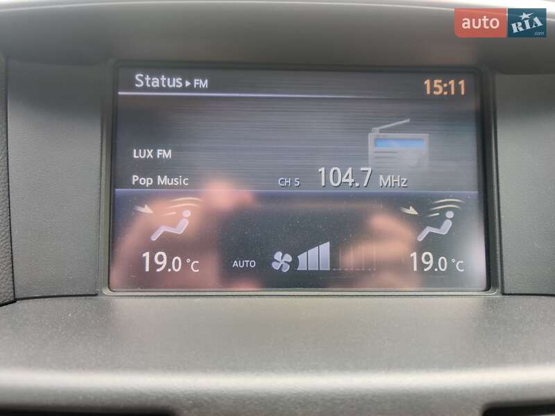 Седан Infiniti Q70 2015 в Львові