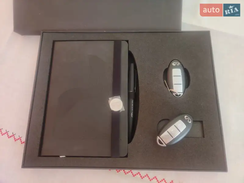 Седан Infiniti Q70 2015 в Львові документ