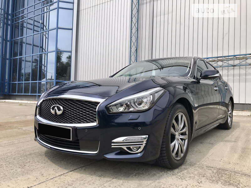 Седан Infiniti Q70 2016 в Черновцах