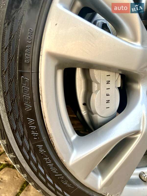 Седан Infiniti Q70 2015 в Дніпрі