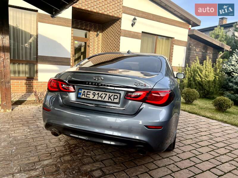 Седан Infiniti Q70 2015 в Дніпрі