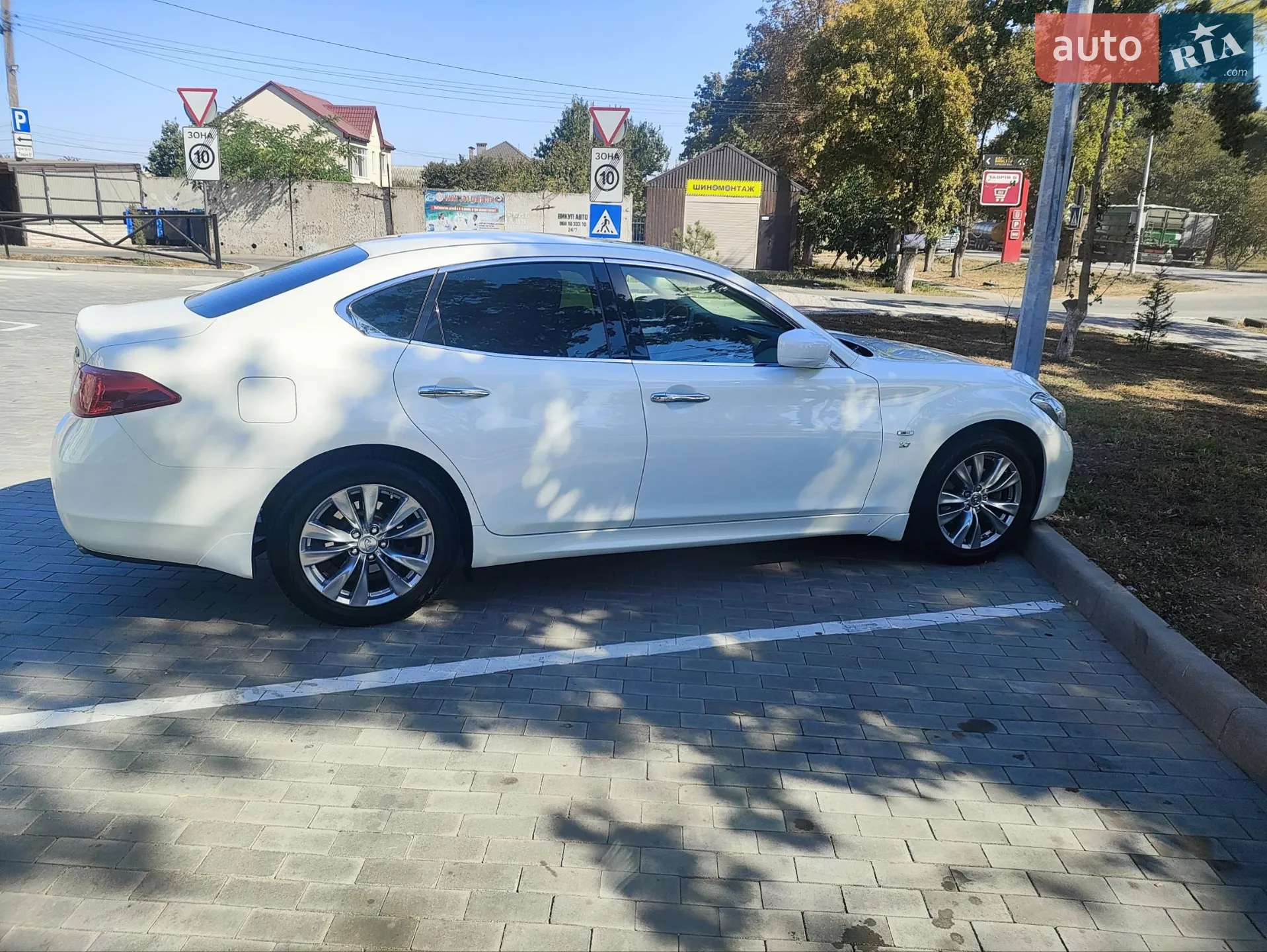 2015 Infiniti Q70 - мініатюра 16