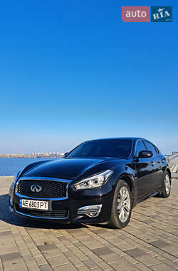 Седан Infiniti Q70 2015 в Днепре