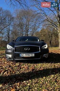 Седан Infiniti Q70 2015 в Львові