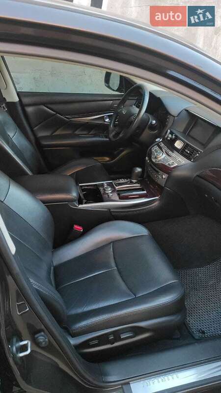 Седан Infiniti Q70 2018 в Києві