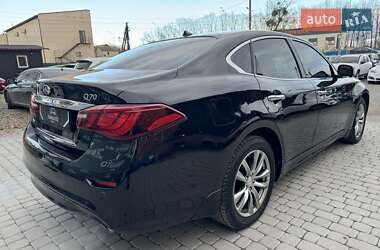 Седан Infiniti Q70 2017 в 