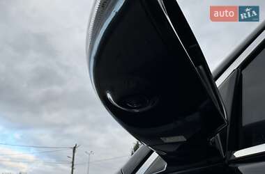 Седан Infiniti Q70 2017 в 