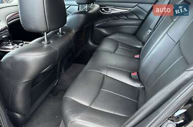 Седан Infiniti Q70 2017 в 