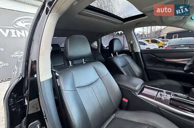 Седан Infiniti Q70 2017 в 