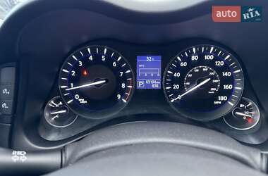 Седан Infiniti Q70 2017 в 