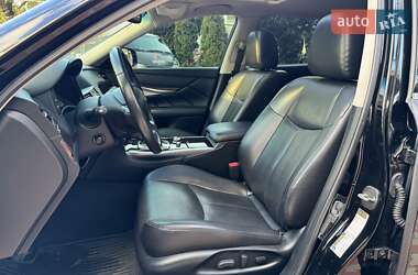 Седан Infiniti Q70 2014 в 