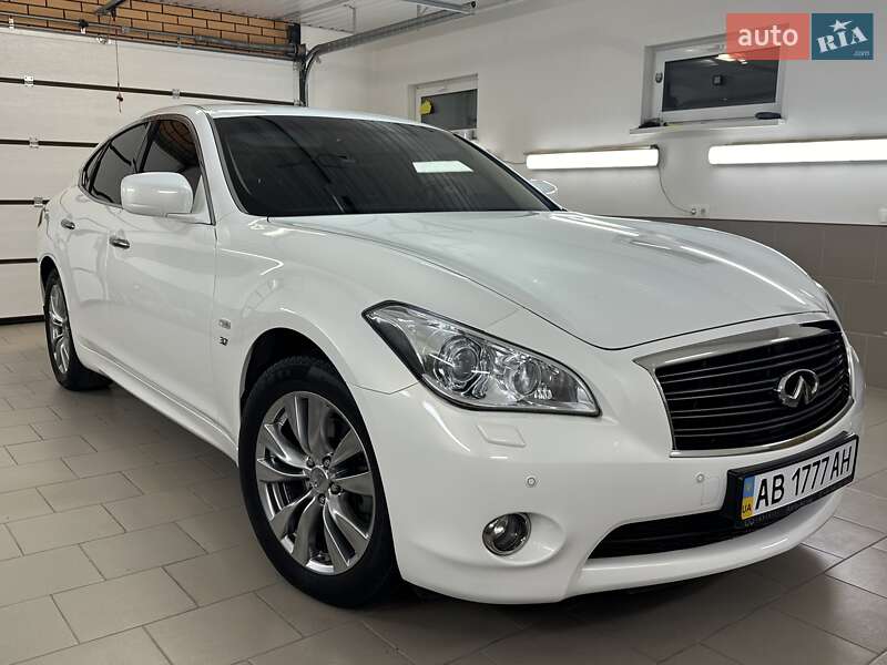 Седан Infiniti Q70 2013 в Виннице