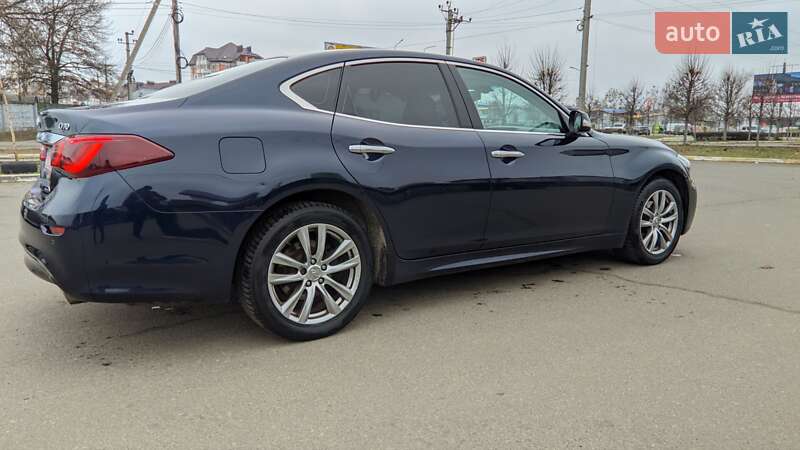 Седан Infiniti Q70 2014 в Бучі