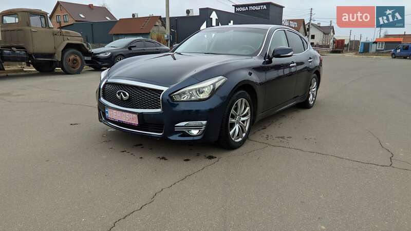 Седан Infiniti Q70 2014 в Бучі