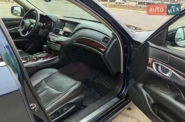 Седан Infiniti Q70 2014 в Буче