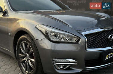 Седан Infiniti Q70 2015 в 