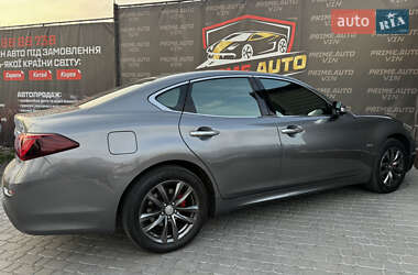 Седан Infiniti Q70 2015 в 