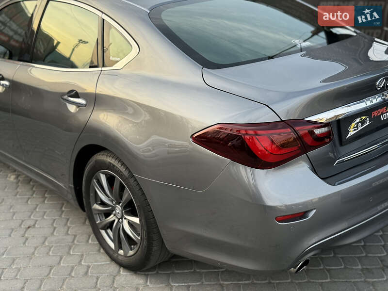 Седан Infiniti Q70 2015 в Виннице