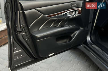 Седан Infiniti Q70 2015 в 