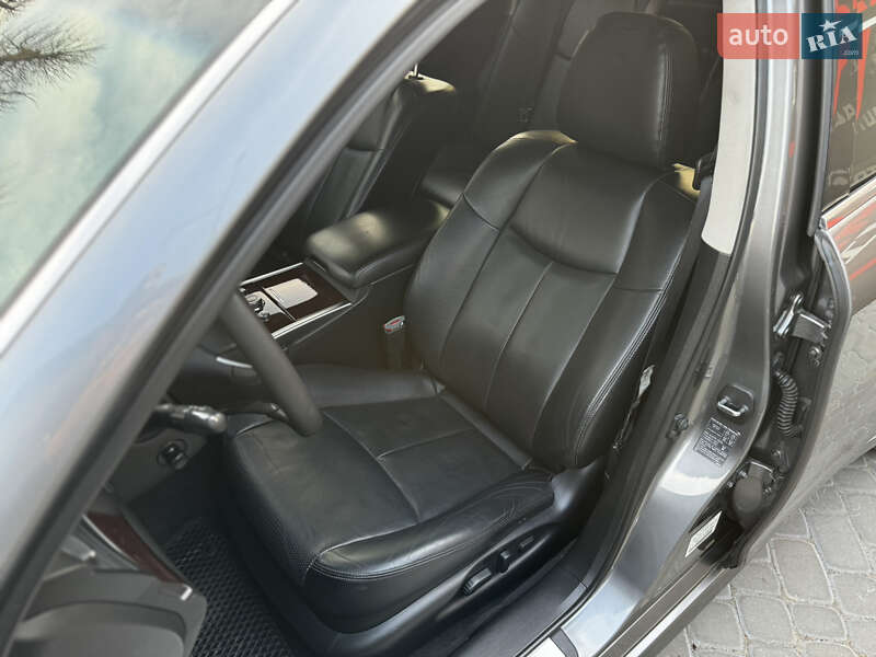 Седан Infiniti Q70 2015 в Виннице
