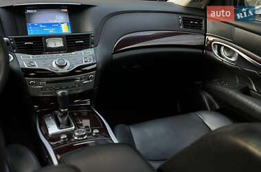 Седан Infiniti Q70 2015 в 
