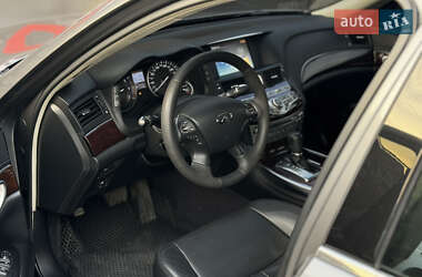 Седан Infiniti Q70 2015 в 